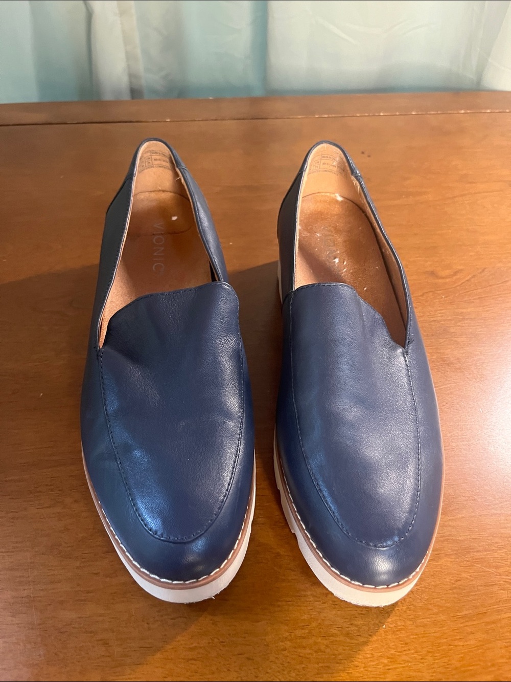 Vionic Kensley Navy Leather Slip-On Loafers with Beige Sole 8.5